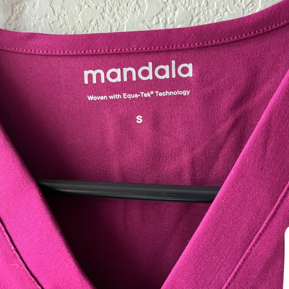 Sangria mandala scrub top small - Picture 2 of 4